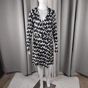 TART Black & White Faux Wrap Surplice Fit & Flare Soft Stretch Dress Sz M (NWT)